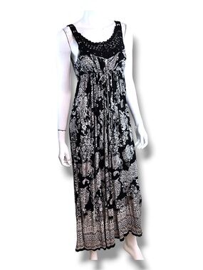 Bila Paisley Floral  Maxi Dress w/Crochet Lace Neckline Black White Tan
